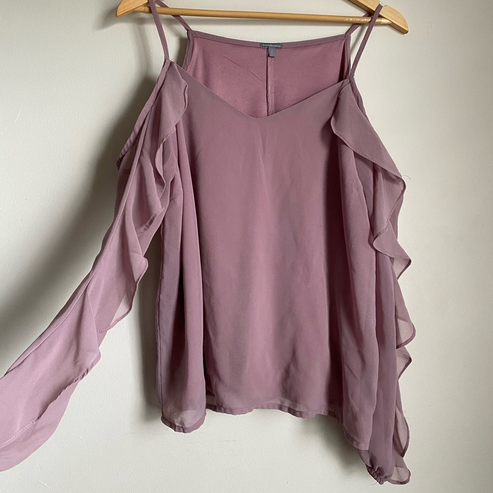 Size M Cutout Sleeve Ruffle Blouse
